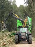 28.09.2006:
Der Schredder schafft locker
Stämme bis zu 30 cm Durchmesser.