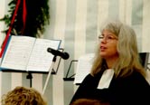 Die evangelische Pfarrerin
Sabine Jordan-Sch&ouml;ler beim Zeltgottesdient
zur Einweihungsfeier