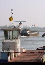 Nun kann sie zuschauen
wie andere Schiffe fahren.